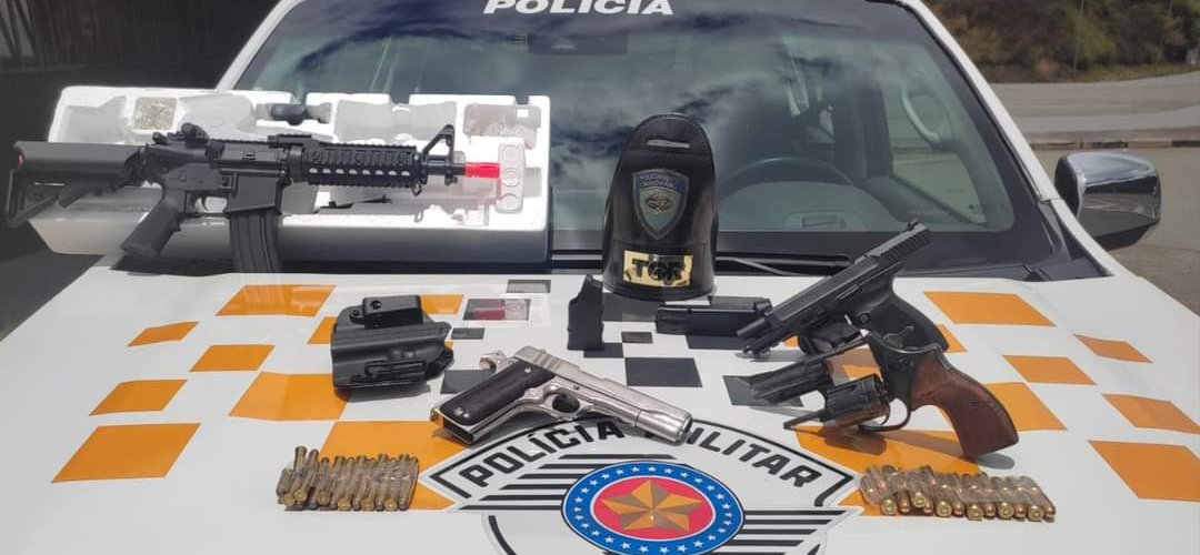 Casal é preso por tráfico internacional de armas