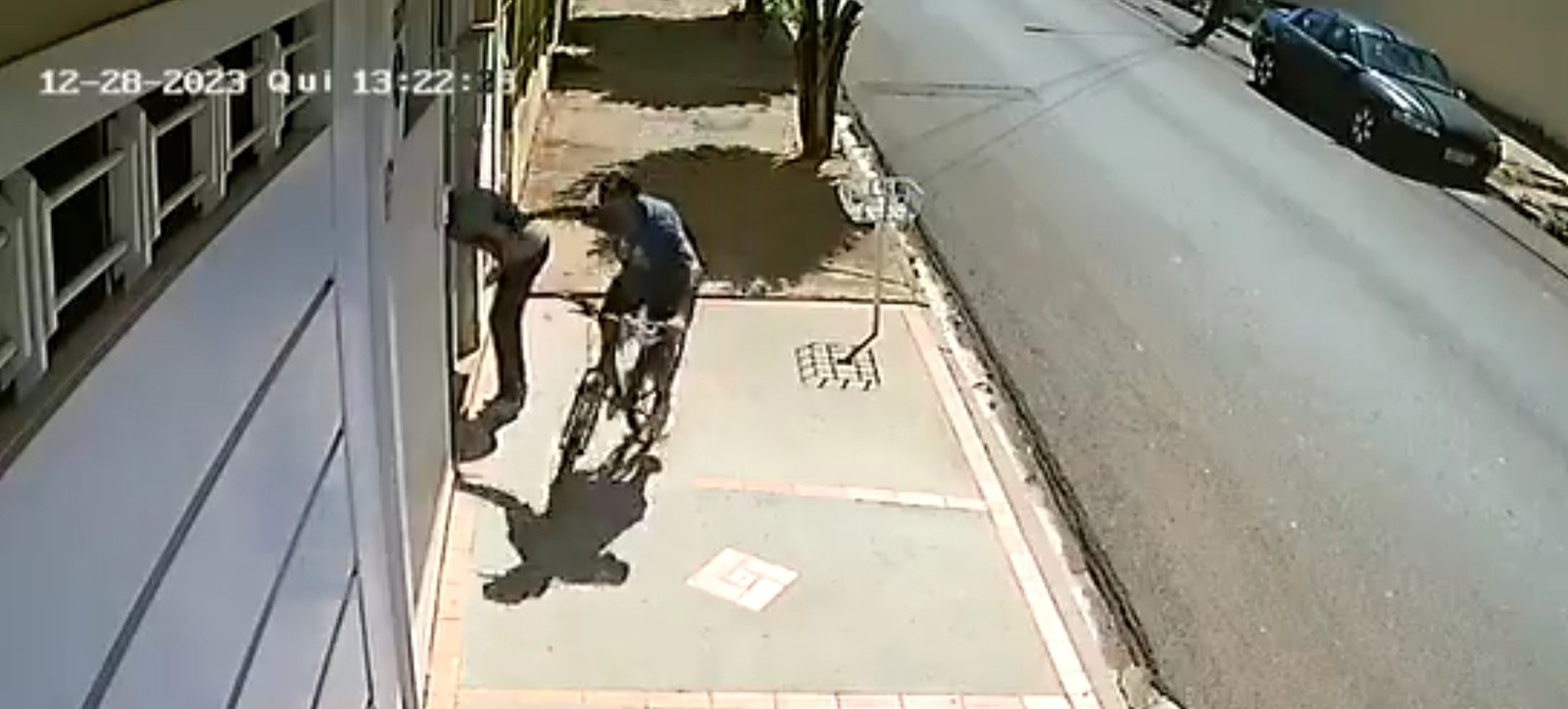 Homem é preso após série de roubos usando bicicleta