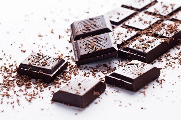 Chocolate amargo diminui efeitos da abstinência em quem tenta parar de fumar
