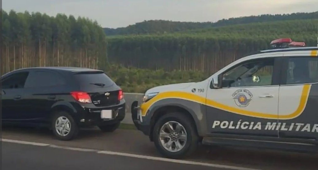 Casal é preso por receptação de carro roubado