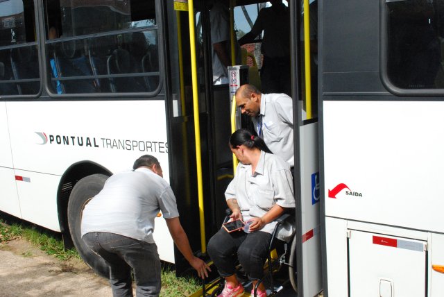 Motoristas do transporte coletivo participam de curso sobre empatia