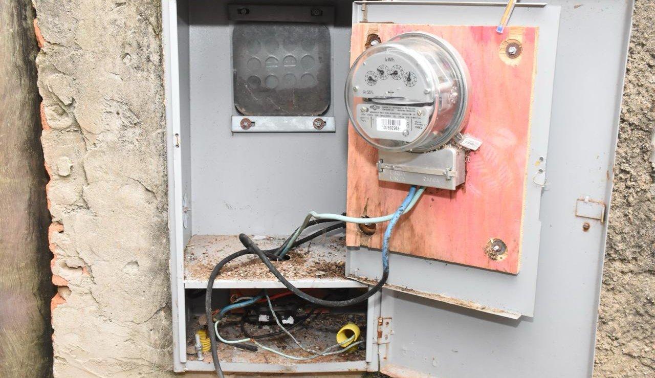 Casal é preso por furto de energia elétrica
