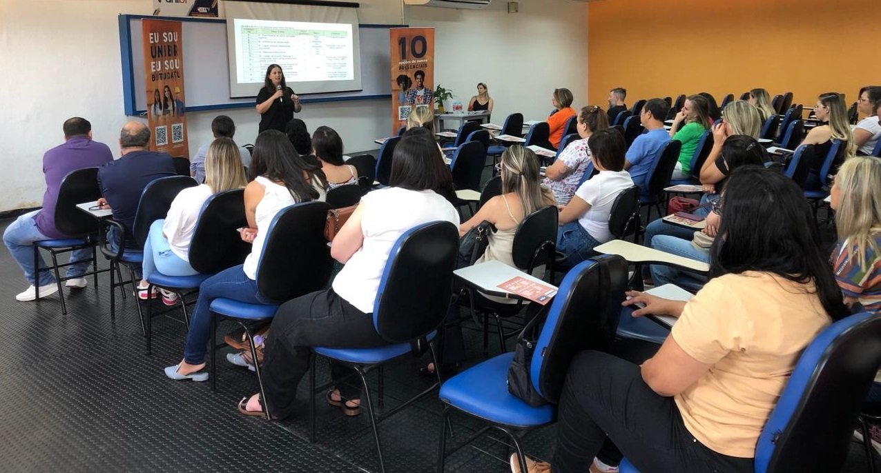 Botucatu capacita dentistas e auxiliares da rede pública de saúde