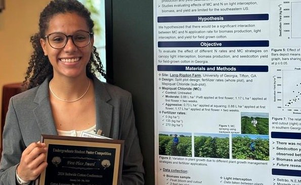 Aluna da Unesp Botucatu premiada em evento sobre algodão nos EUA