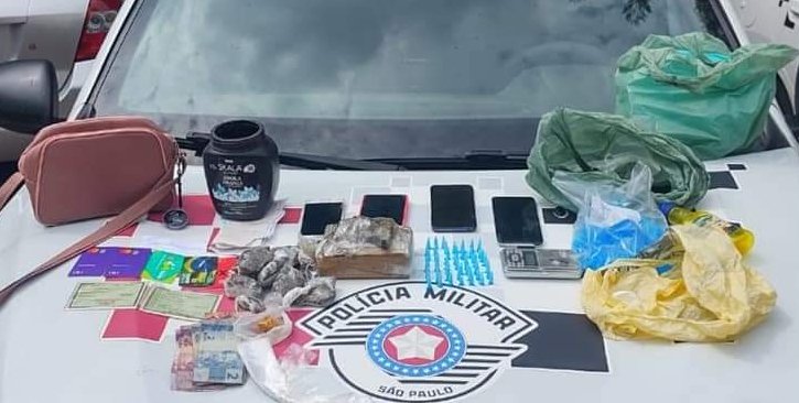 Casal é preso por tráfico; mulher escondia drogas em carrinho de bebê