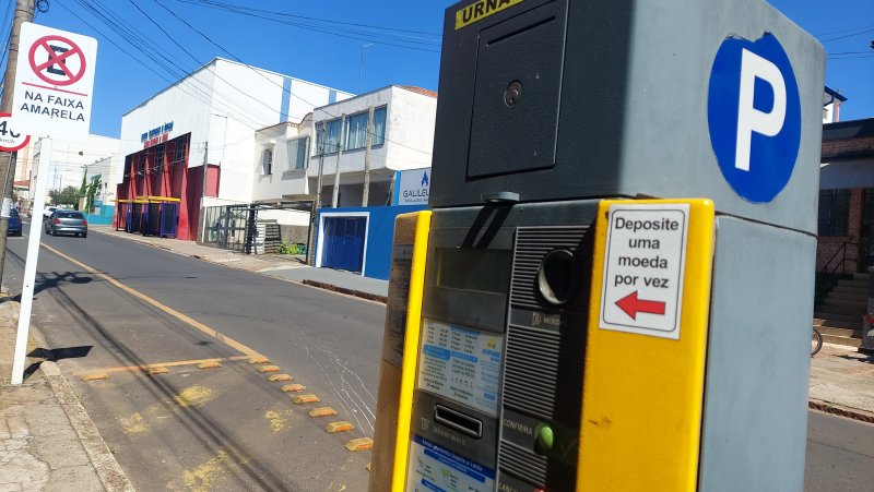 Projeto estabelece 15 minutos de tolerância para estacionamentos rotativos pagos