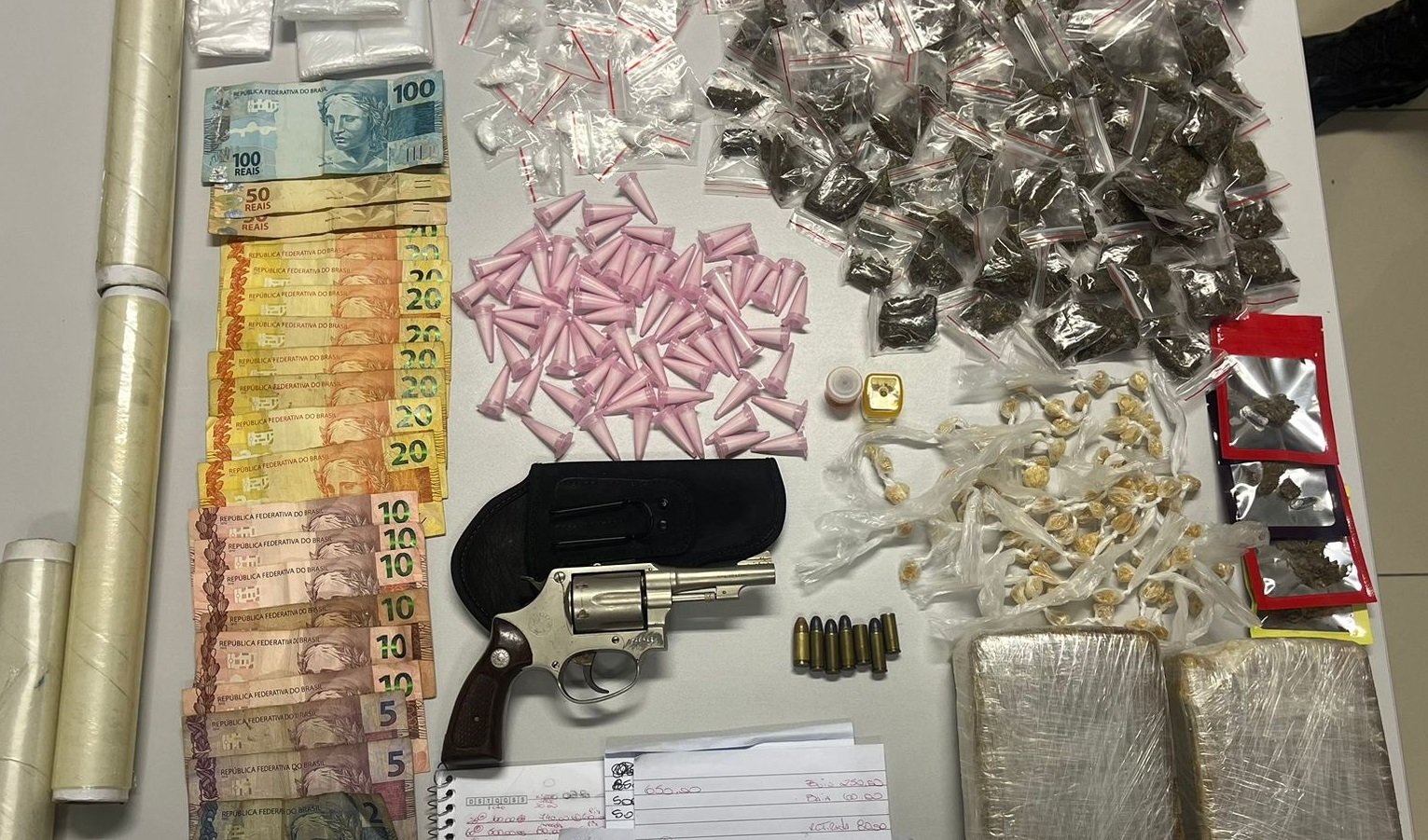 Polícia captura dupla responsável pelo tráfico na região
