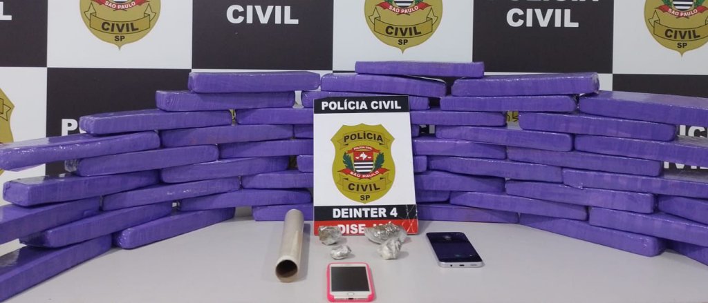 Traficante esconde 40 tijolos de maconha na casa da mãe