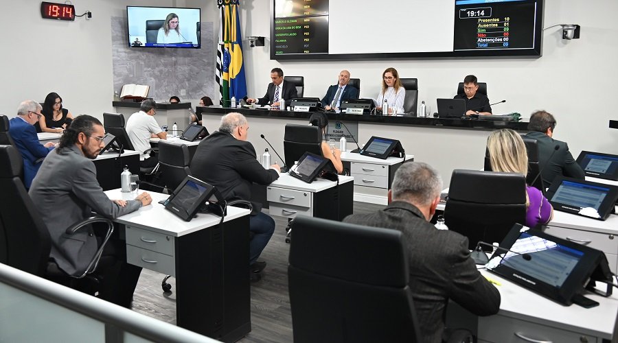 Vereadores aprovam 7 propostas, mas adiam votação sobre o Conselho da Cidade
