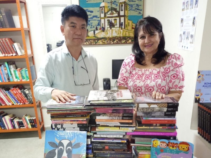 Biblioteca da Vila dos Lavradores recebe doação de 200 livros