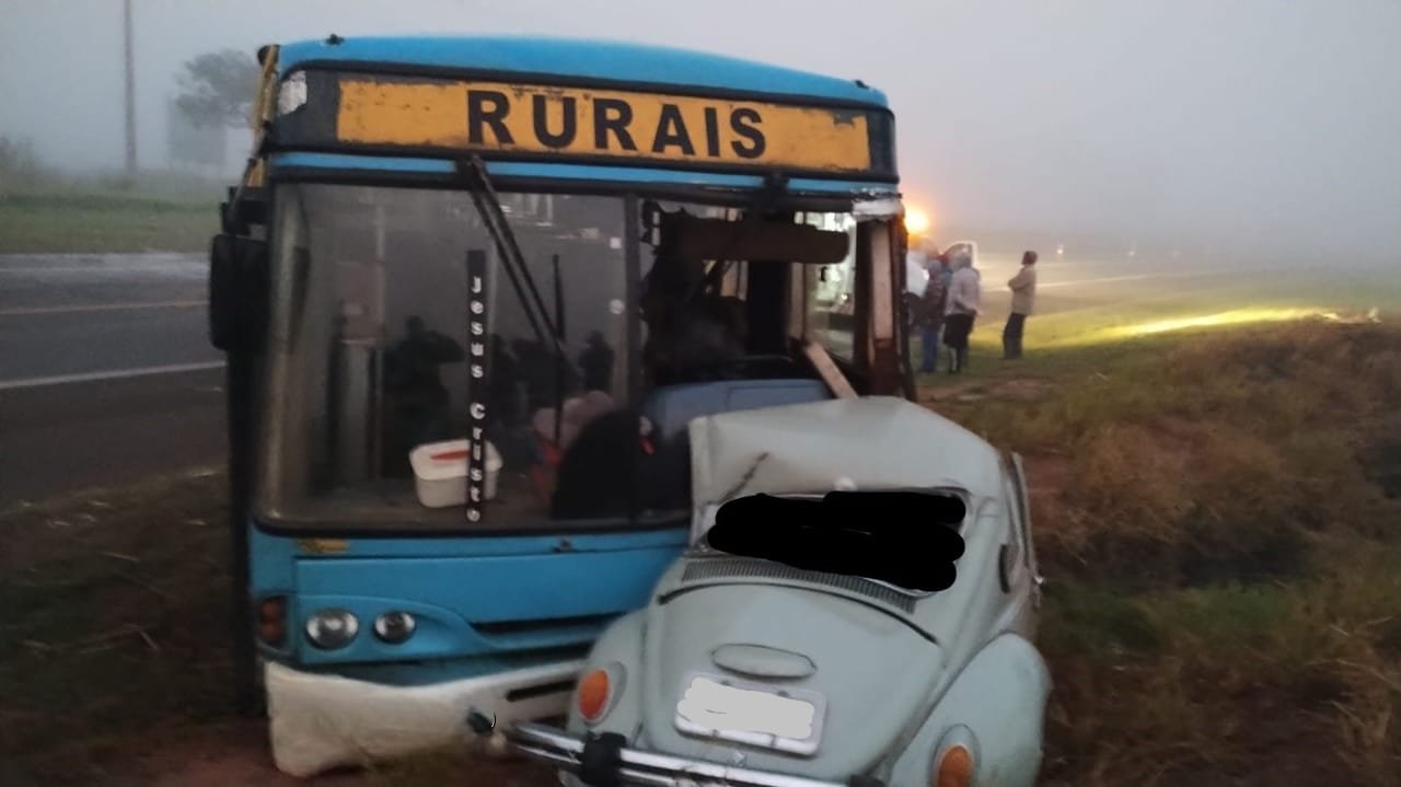 Colisão entre ônibus e Fusca deixa um morto na região