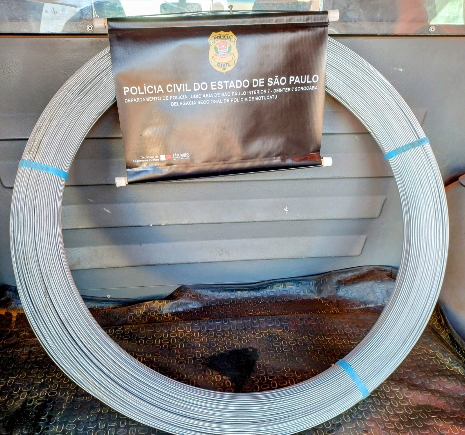 Homem é preso por furtar arame de propriedade rural