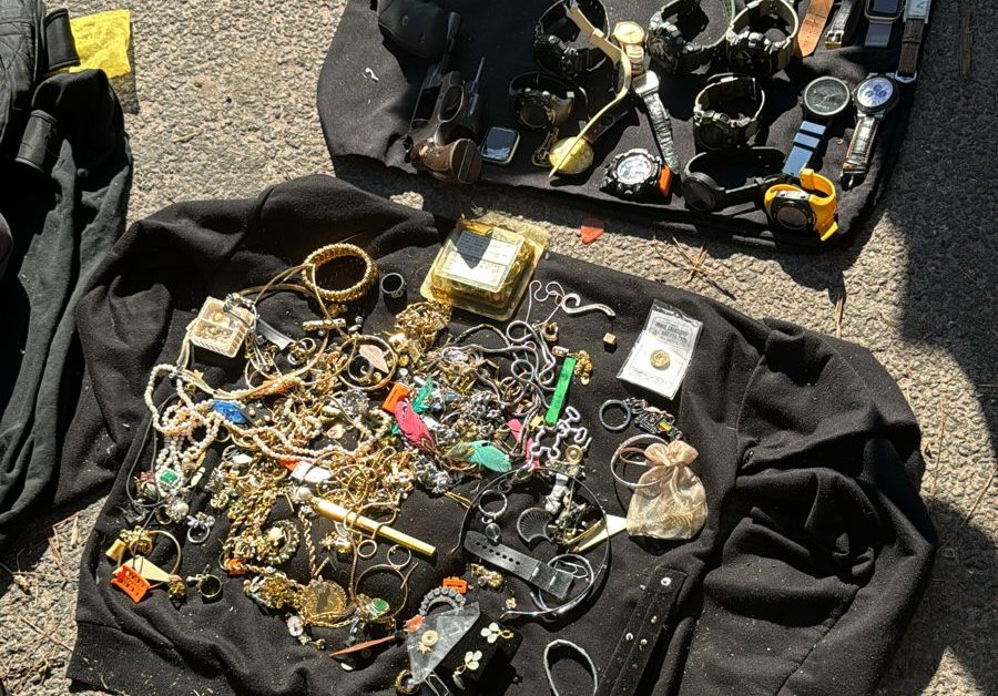 Quadrilha rende família para roubar joias e armas em Botucatu