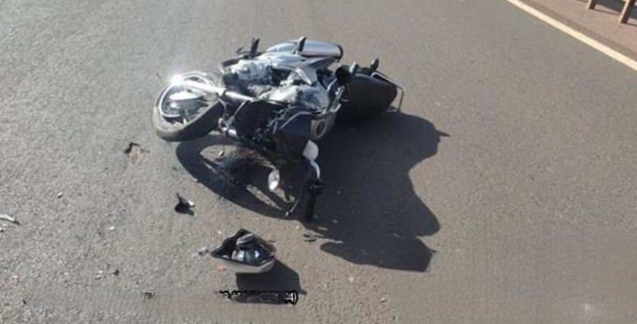 Motociclista morre ao colidir contra carro parado em rodovia