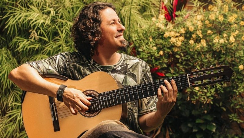 Ramon Saci mostra sua arte no palco do Lageado