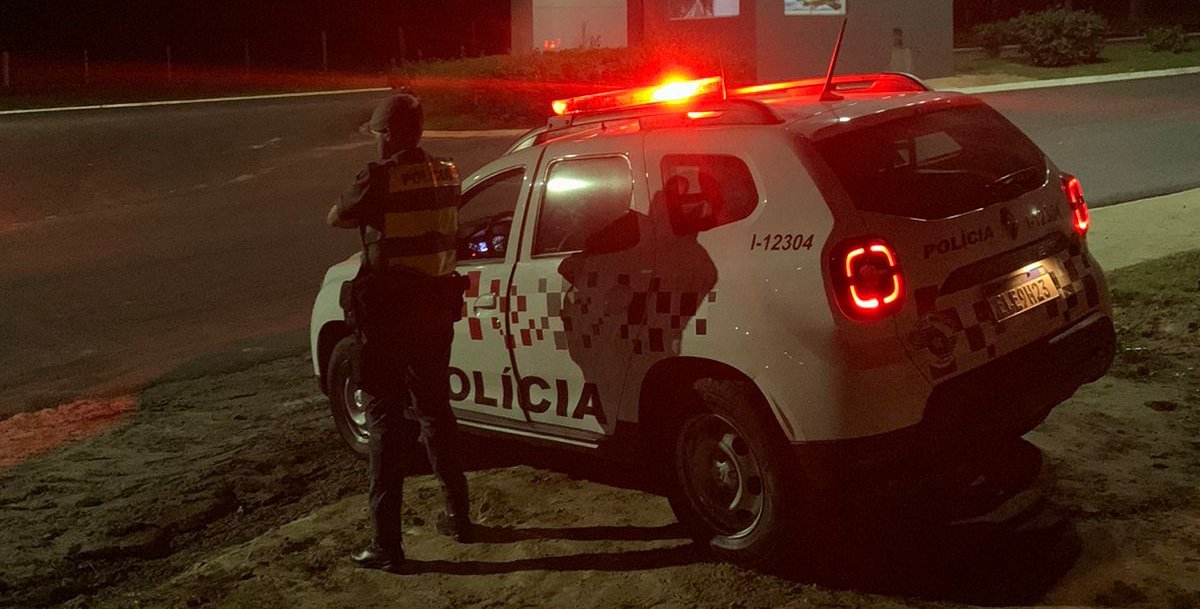 Motorista bêbado tenta fugir da polícia e acaba preso em praça de pedágio