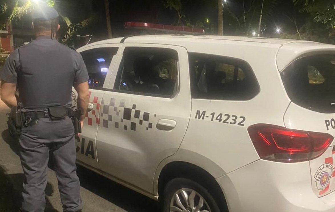 Homem ameaça companheira de morte na casa da própria mãe