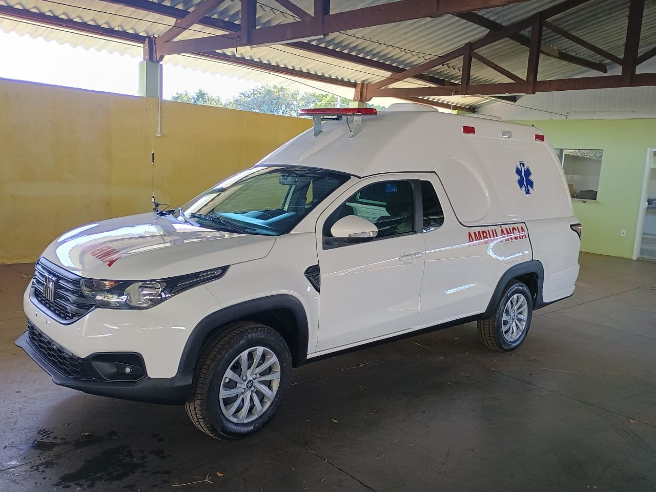 Asilo Padre Euclides recebe nova ambulância