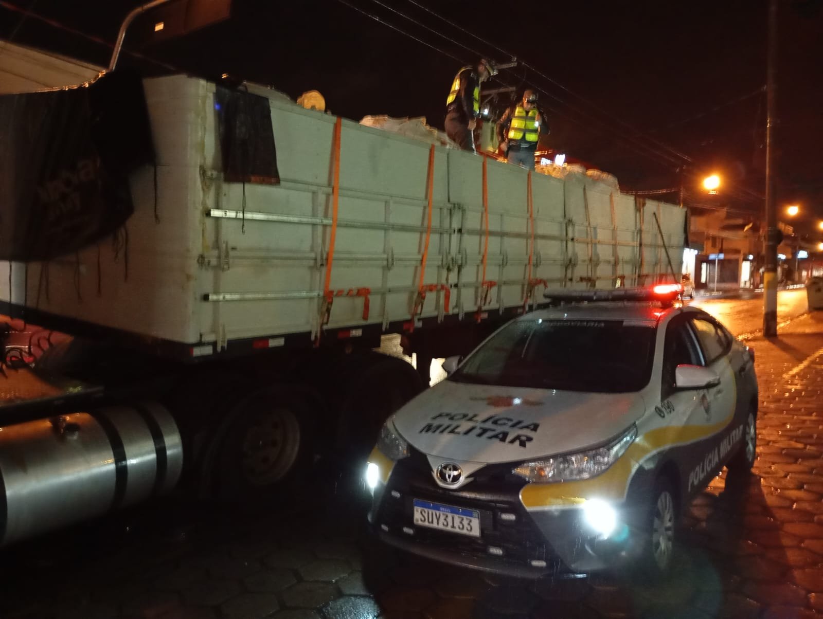 Motorista de carreta é preso por desviar carga de 30 toneladas de açúcar