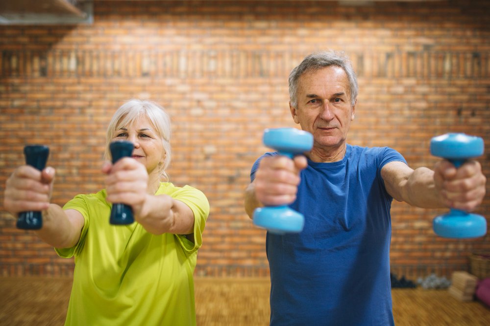 Treino intenso de musculação ajuda a preservar força em idosos