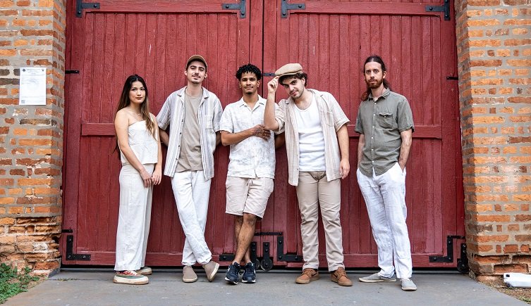 Show gratuito em Botucatu nesta sexta (16) traz a multiplicidade da MPB