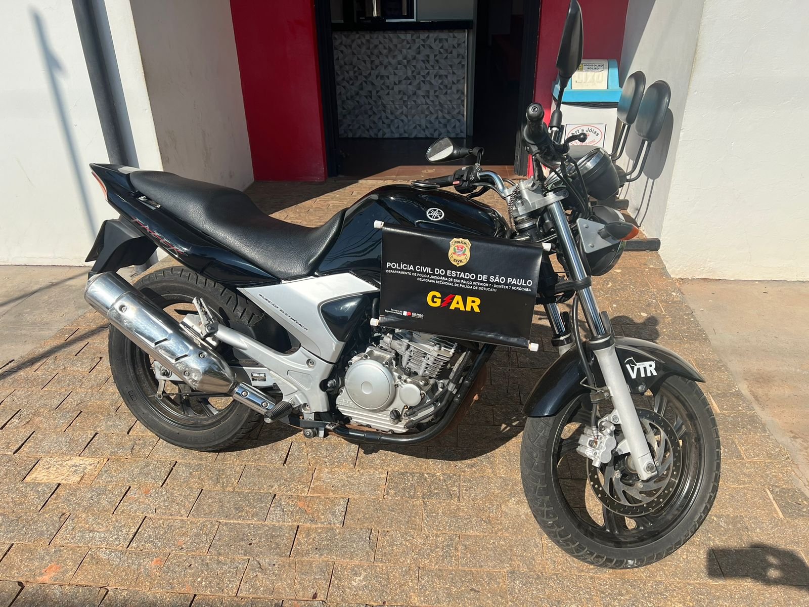 Moto furtada é recuperada sendo despachada para a Bahia