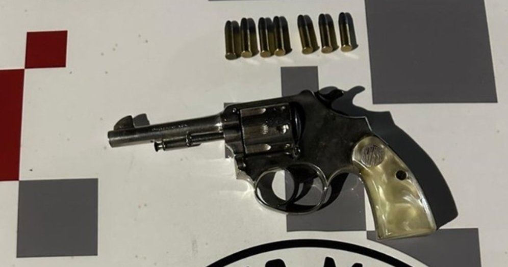 Homem é preso por ameaça e porte ilegal de arma