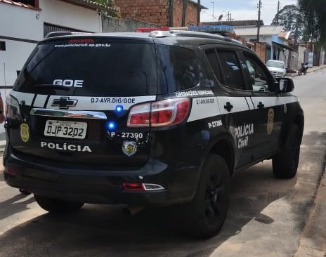 Homem preso por ameaçar companheira de morte