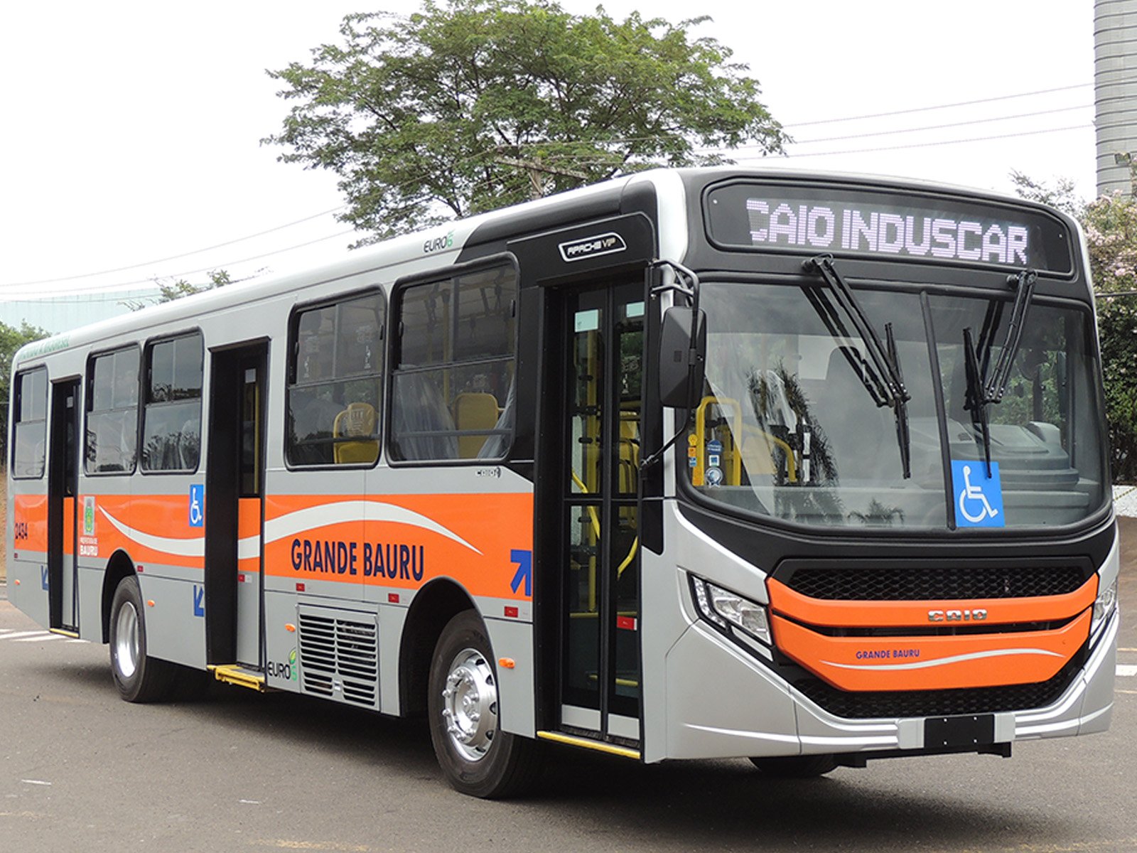Caio oficializa venda de 37 novos ônibus para o transporte coletivo de Bauru