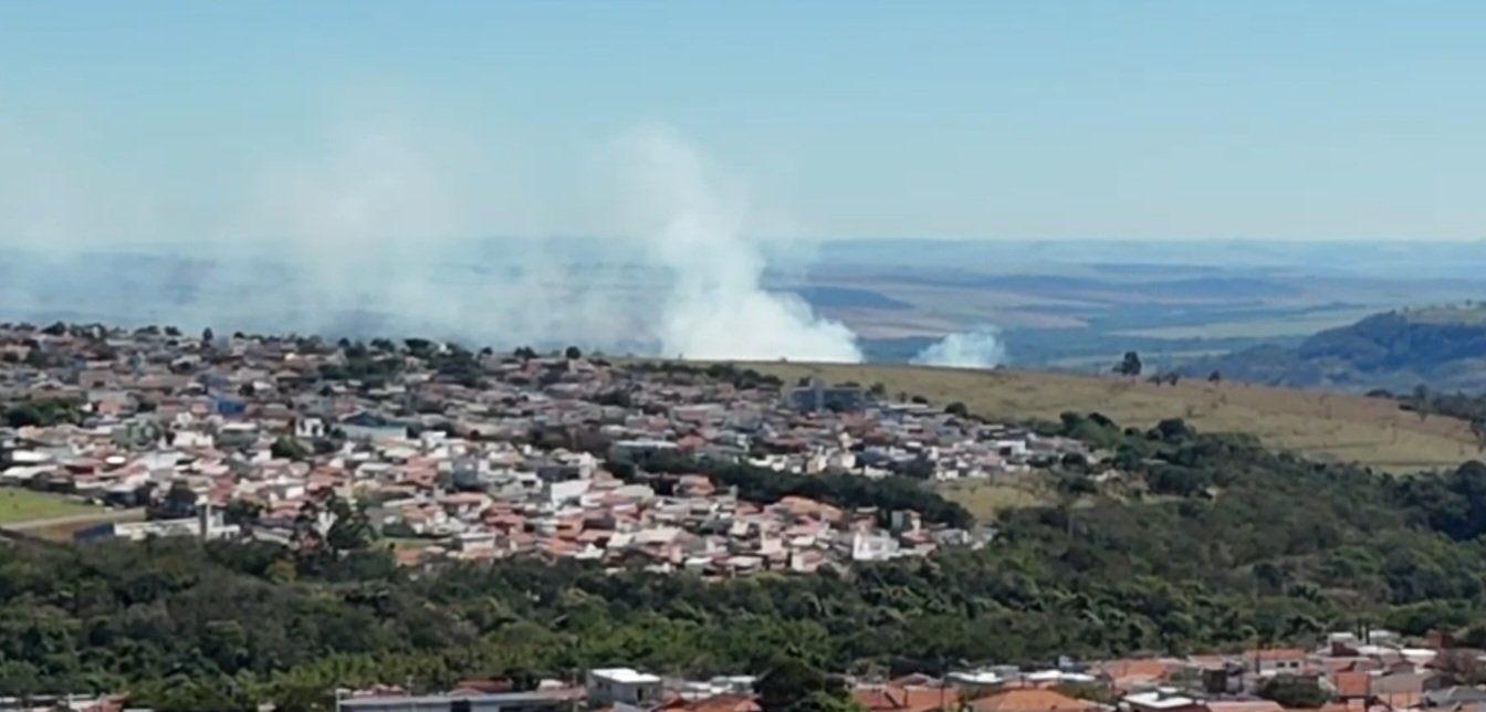 Incêndio atinge área de vegetação em Botucatu