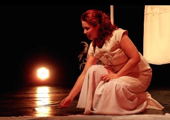 Espetáculo teatral “Chão” em exibição gratuita neste sábado (24) em Botucatu
