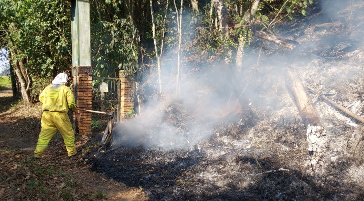 Incêndio atinge área de preservação em Botucatu