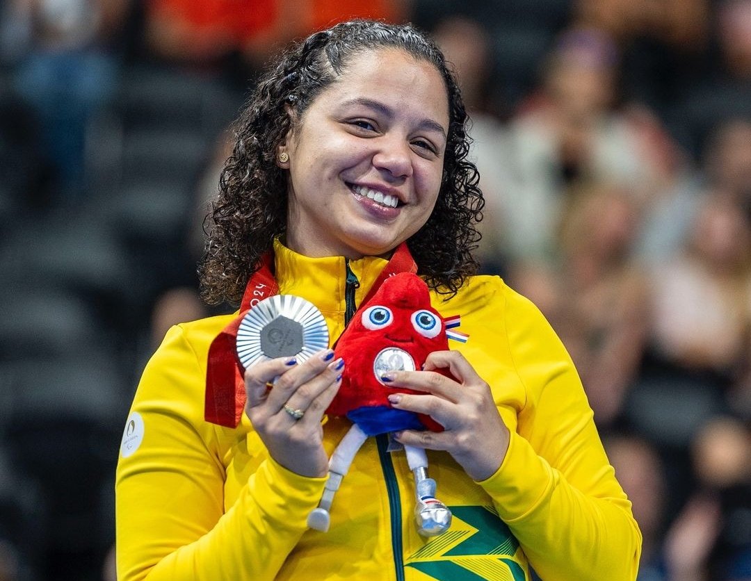 Cecília Araújo é prata na natação dos Jogos Paralímpicos