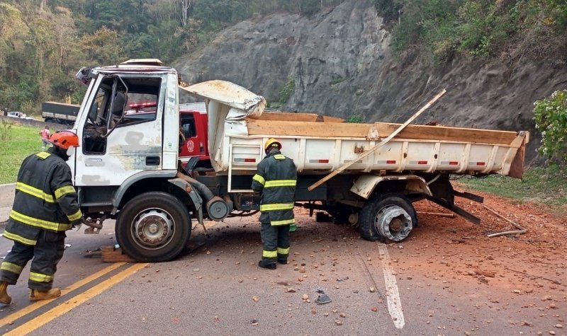 Caminhão tomba e deixa um morto na Marechal Rondon