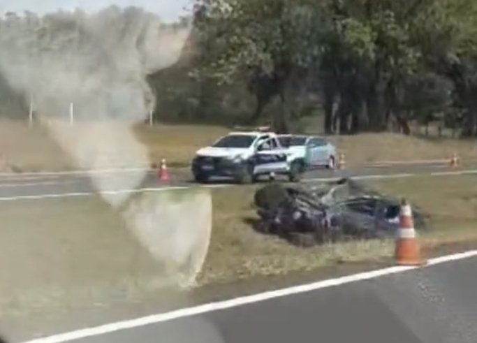 Pneu estoura e capotamento deixa um morto na Rondon