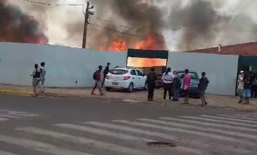 Incêndios causam estragos e cancelam aulas em São Manuel