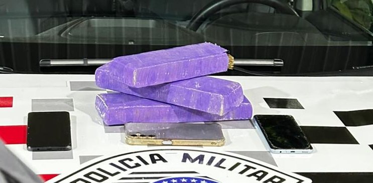 Botucatu: trio é flagrado escondendo maconha em construção