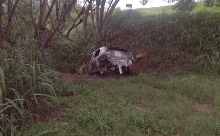 Corpo encontrado carbonizado em veículo na Castello Branco