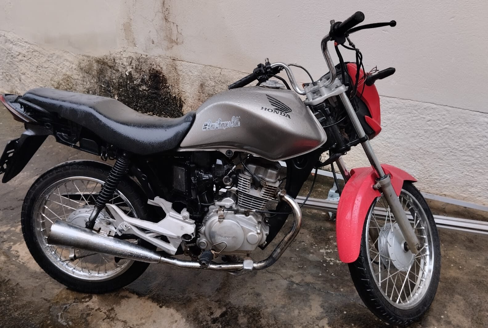 Polícia Civil apreende moto adulterada em oficina mecânica