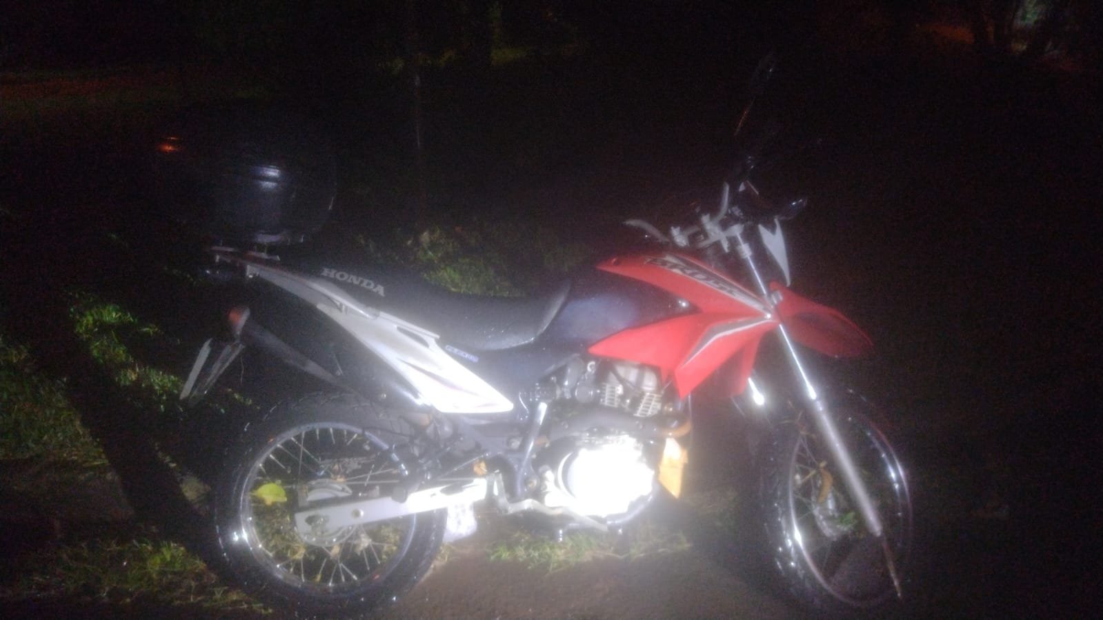 Botucatu: moto é arrastada para bueiro durante chuva