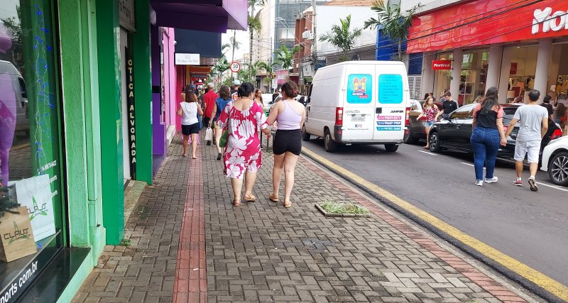 Comércio de Botucatu abre neste domingo (22) para vendas de Natal