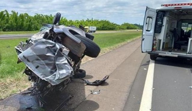 Colisões entre carros e caminhão deixa um morto na Castello Branco