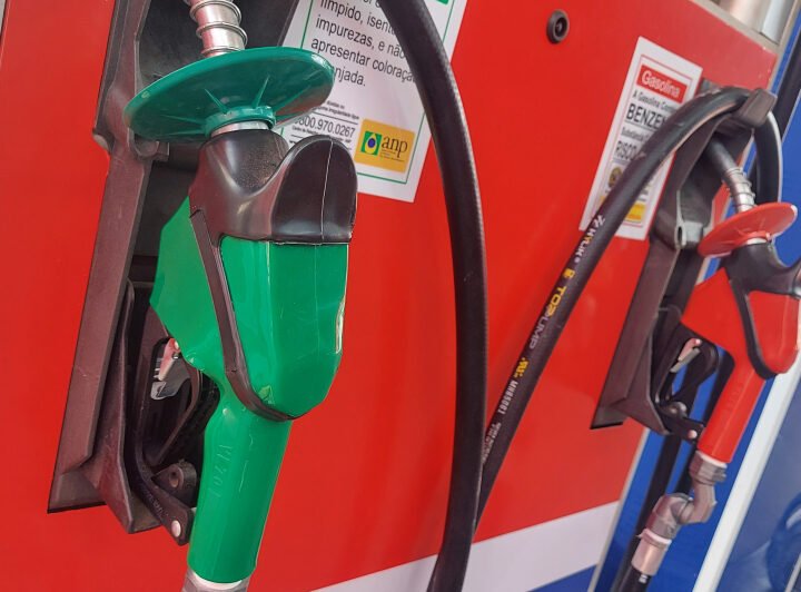 Projeto pune com prisão e multa quem aumentar preço de combustível sem justa causa