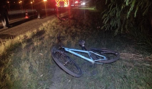 Ciclista morre ao ser atingido por carro em rodovia