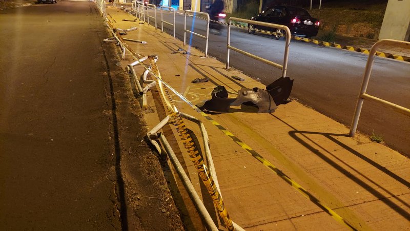Motorista passa mal e carro invade ciclovia em Botucatu