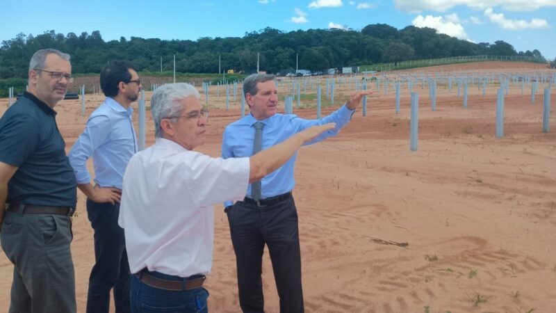 Unesp Botucatu estrutura usina fotovoltaica para fornecer energia ao câmpus