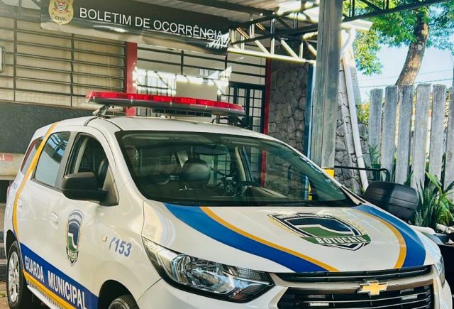 Homem preso por furtar celular de comércio e tentar vender o aparelho