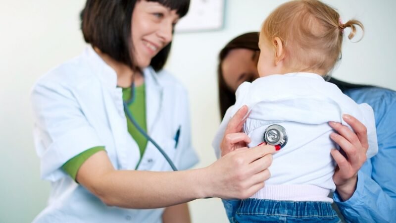 Com qual idade crianças e adolescentes devem dosar o colesterol?