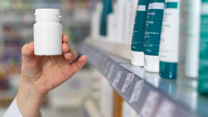 Proposta quer autorizar venda de medicamentos em supermercados