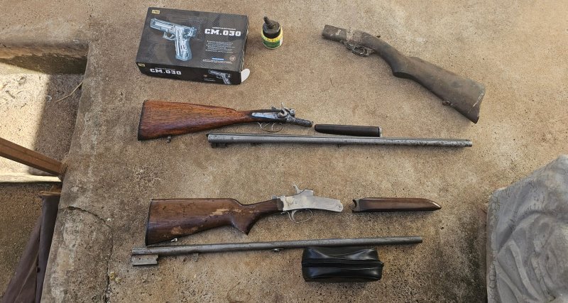 Polícia apreende espingardas e munições ilegais durante operação